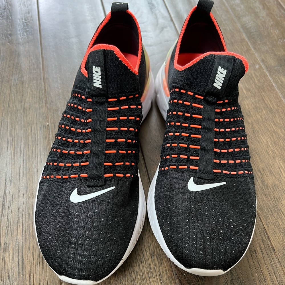 Women’s Nike React Phantom Run Flyknit 2 running shoe size 9.5
